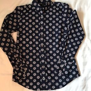J Crew perfect navy w daisies 100 💯 handkerchief cotton shirt EUC